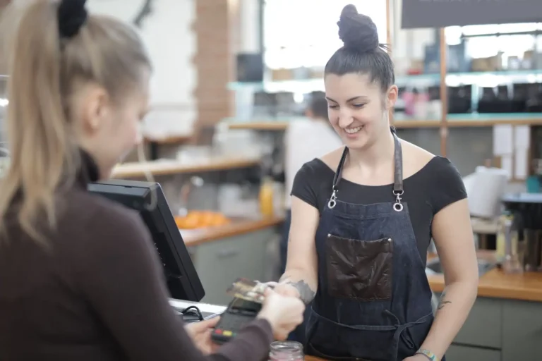 Bac pro vente ou commerce : un seul diplôme, deux options
