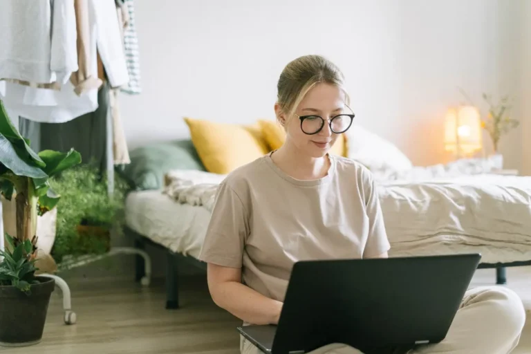 Freelance, c&rsquo;est quoi ? Définition, statuts et réalité
