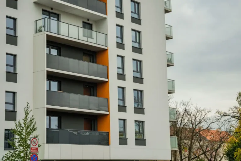Gestion immobilière : gérer soi-même ou déléguer son bien