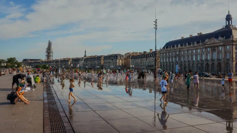 Offre d’emploi à Bordeaux : où chercher et quels secteurs visent juste