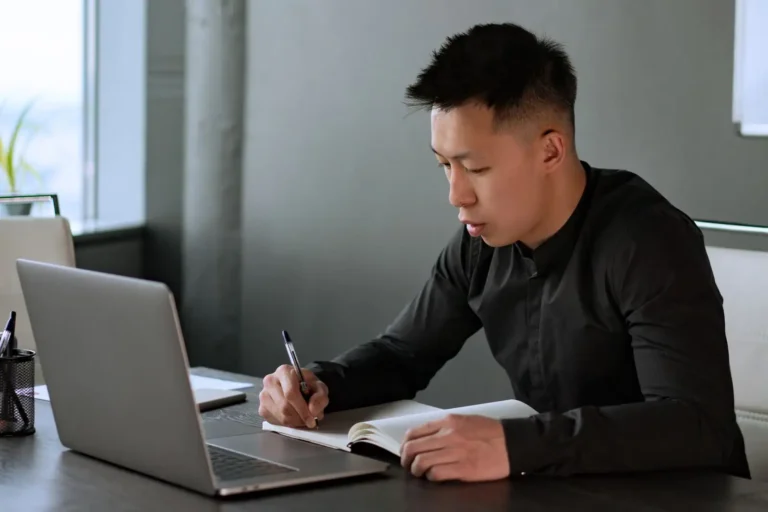 Reconversion professionnelle en anglais : les mots justes