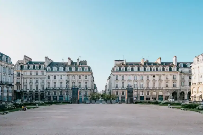 Actualités Rennes : qui décide quoi dans l&rsquo;info locale